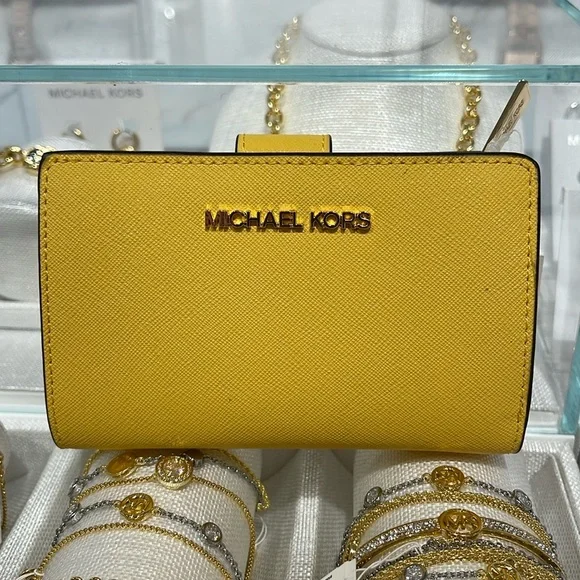 Michael Medium Crossgrain Leather Bifold Wallet
Daisy Yellow 
NWT - Picture 15 of 16